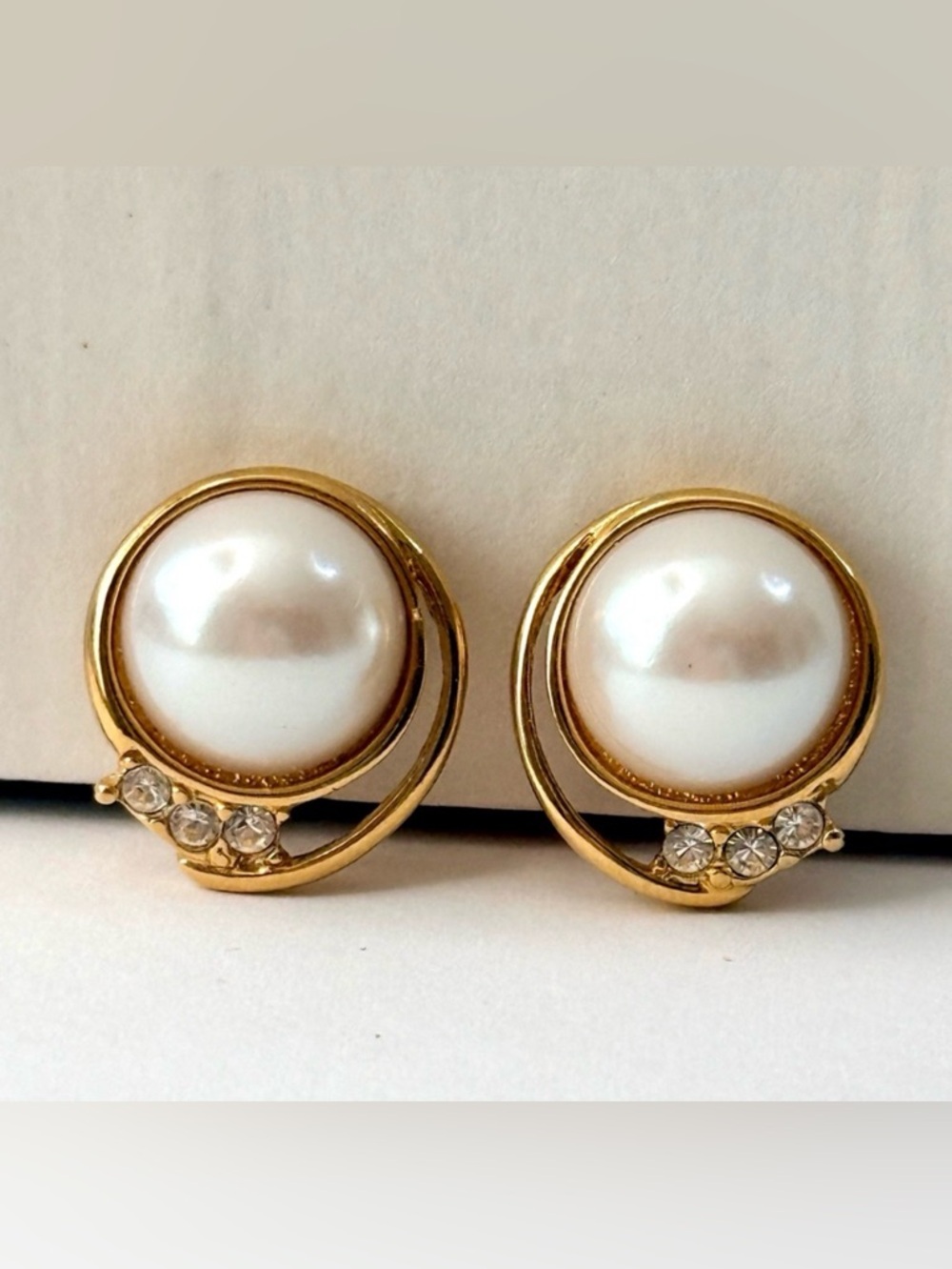 Vintage Gold Tone Faux Pearl Rhinestone Clip-On Earrings Retro Button Style